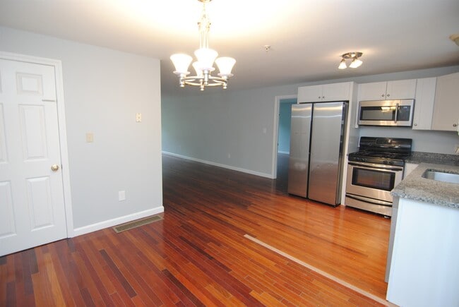 Building Photo - 75 Overlook Cir