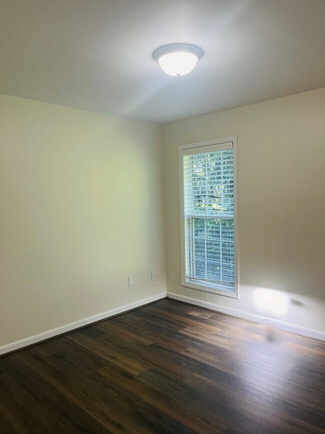 Building Photo - Spacious 3-Bedroom Home in Sought-After Be...