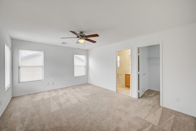 Building Photo - Beautiful 3 bedroom/2.5 baths located acro...
