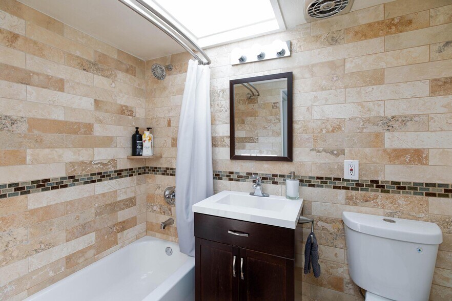 Building Photo - 1443 Aztec Way