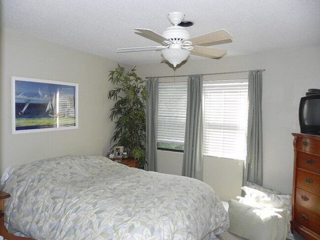 Building Photo - 104 Cedarwood Ln