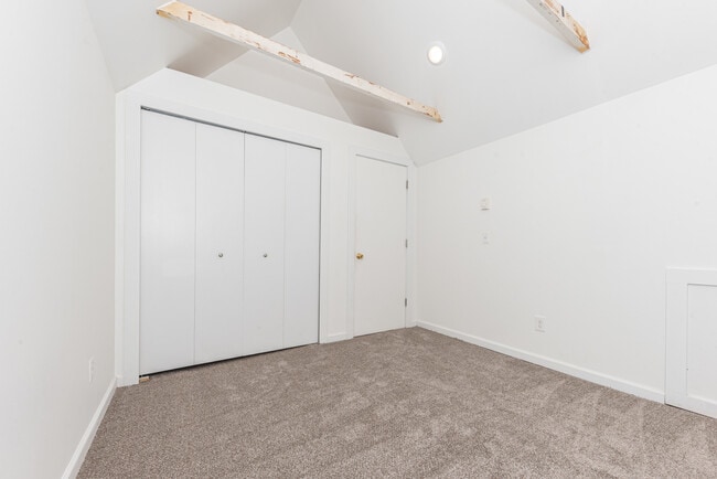 Building Photo - 808 E Ann St