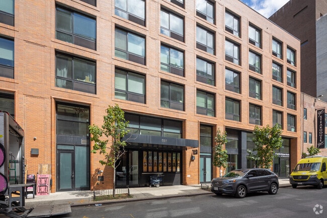 Building Photo - Highline 537