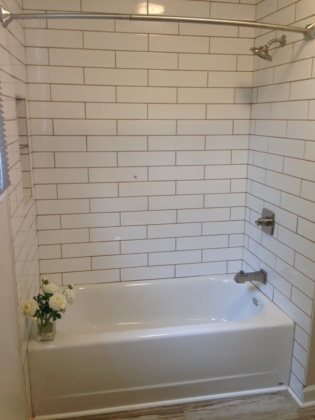 Beautifully tiled shower - 1613 Fletcher Ave