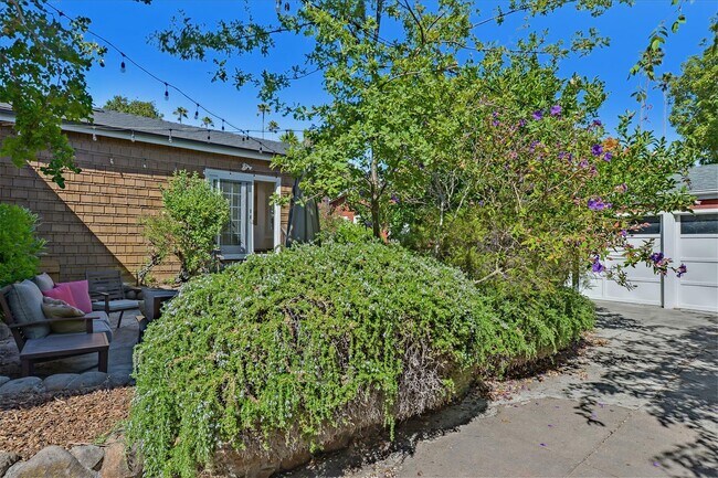 Building Photo - 1525 Cypress Ave