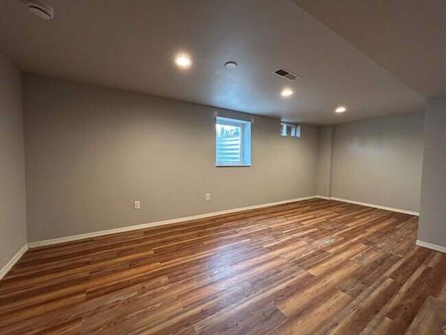 Building Photo - 224go