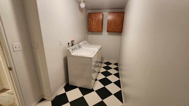 Building Photo - 1430 E 900 S