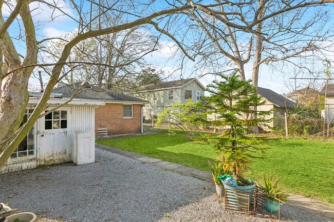 Building Photo - 453 Aurora Ave