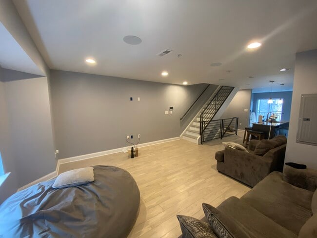 Building Photo - 1526 W Stiles St