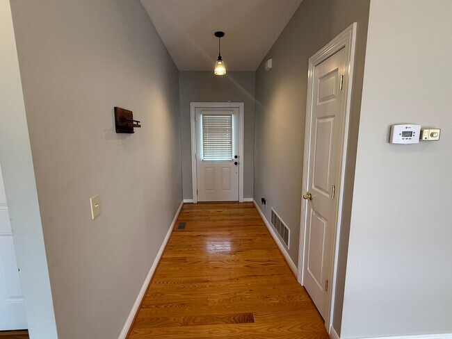 Building Photo - 4 Bedroom, 3 Bath Duplex in CrossKeys!