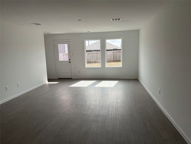 Building Photo - 25670 Roy Rogers Rd