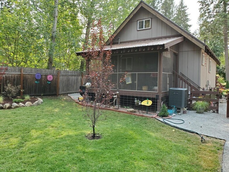 screened in back porch - 372 Sacheen Terrace Dr