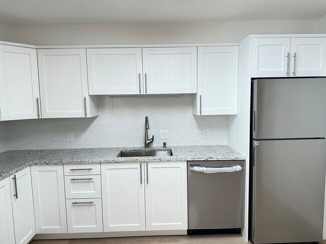 Building Photo - 1004 Paradise Rd