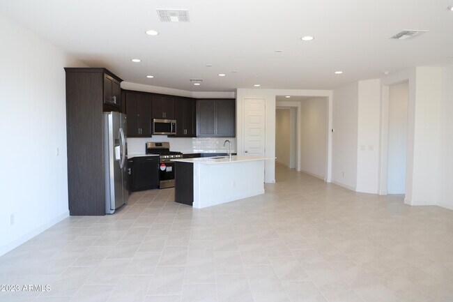 Building Photo - 9316 W Sells Dr