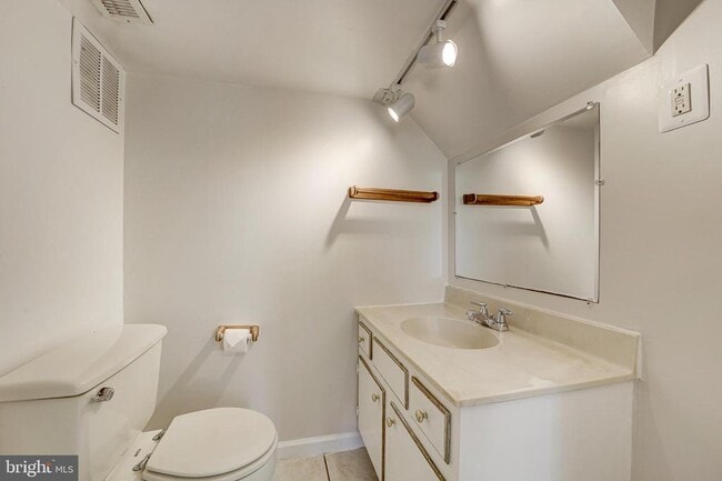 Building Photo - 5813 Fifer Dr