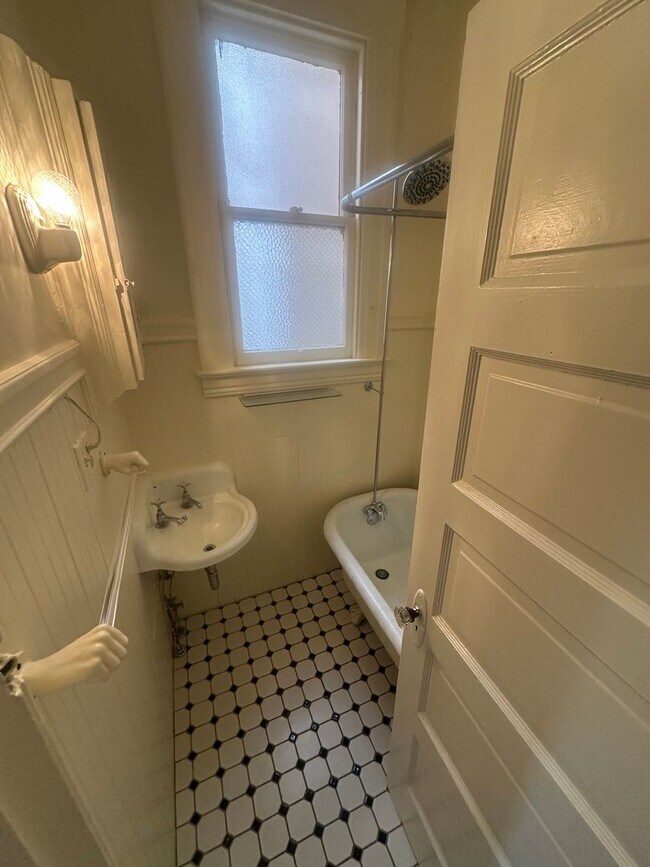 Building Photo - 2728-2730 Sutter Street (1170r)