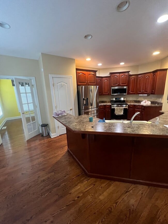 Building Photo - 4 Bedroom, 3 Bath House *Inground Pool*