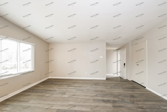 Building Photo - 860 St Anthony Ln