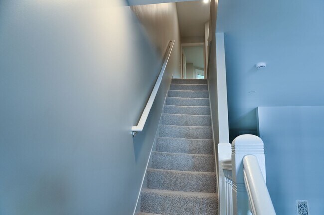 Building Photo - 4 Bedroom on Penn - Section 8 Approved