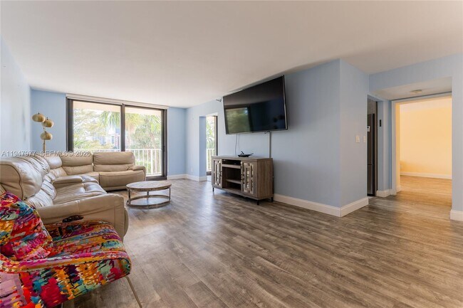 Building Photo - 290 174th St St