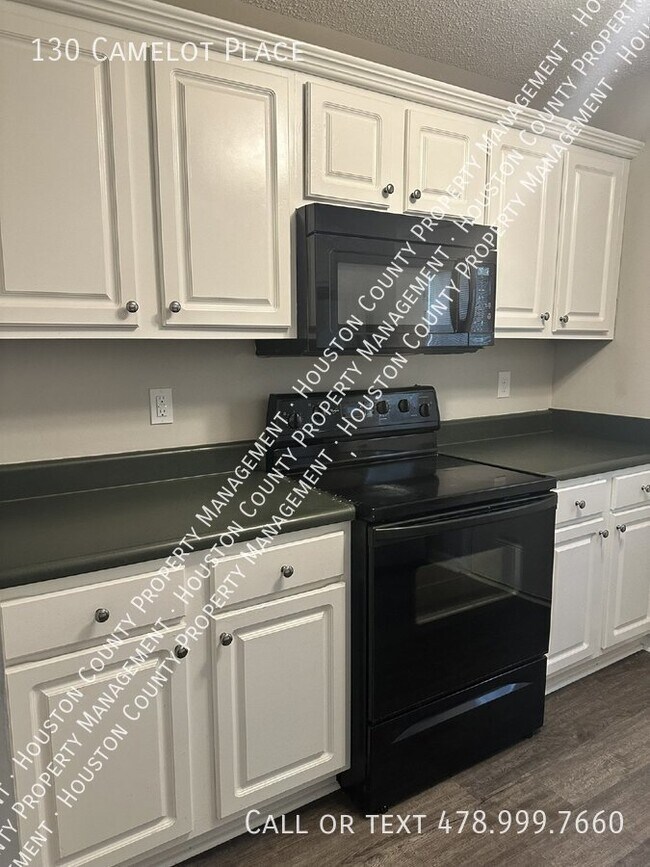 Building Photo - 130 Camelot Pl