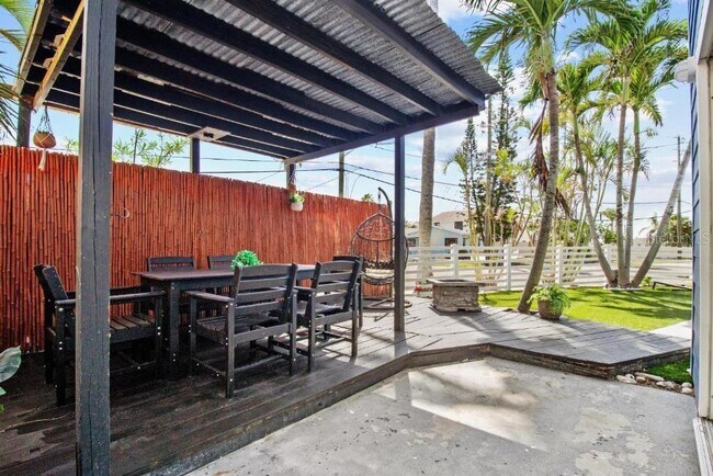 Building Photo - 14500 N Bayshore Dr