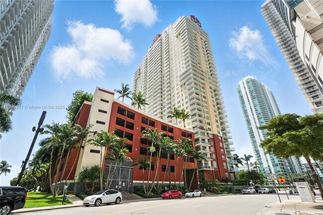 Building Photo - 1155 Brickell Bay Dr
