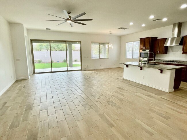 Building Photo - Gorgeous 3 Bed/2.5 Bath + Den Home In Chandler! Gated Community & Upgrades Throughout Home!