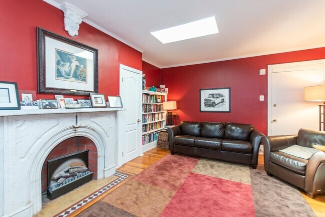 Building Photo - 1823 Pine St