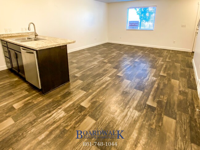 Building Photo - Beautiful 3 Bed 2 Bath Herriman Townhome!