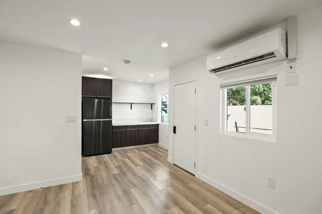 Building Photo - 2561 W Ave 30
