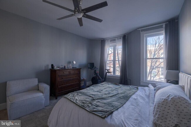 Building Photo - 835 Wellington St