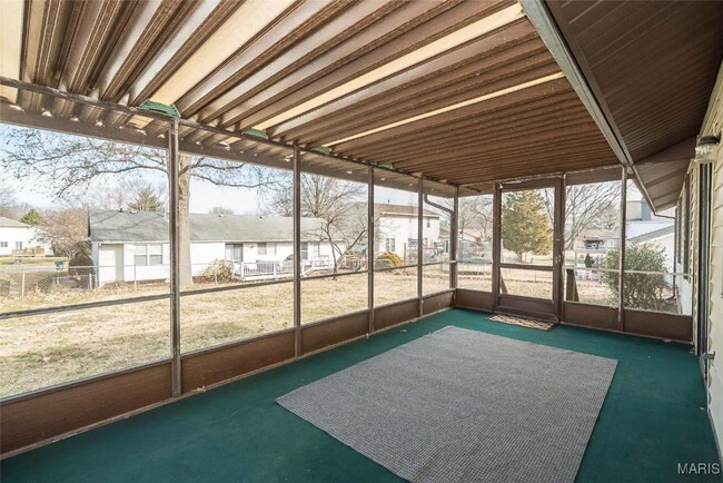 Building Photo - 2018 Creekpoint Dr