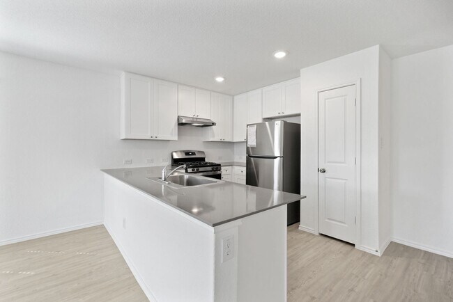 Building Photo - 9311 Selene Pl
