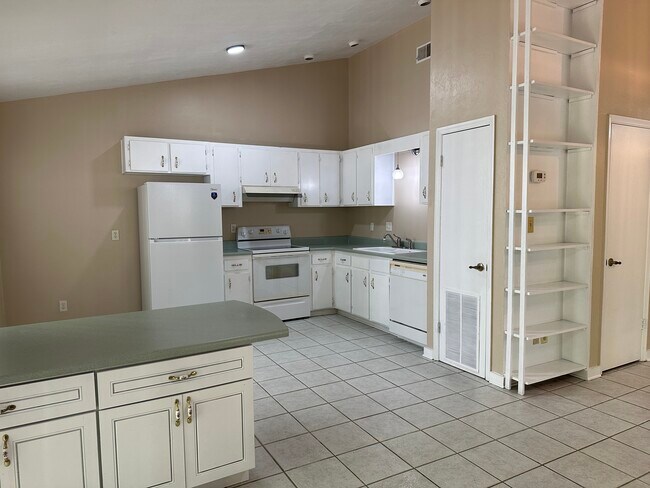 Building Photo - 2400 Talco Hills Dr