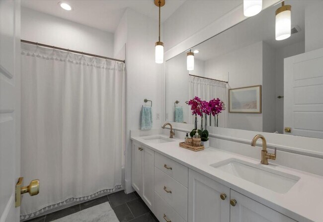 Building Photo - 1595 Paradise Lake Dr