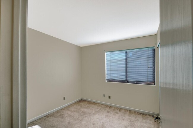 Building Photo - 4208 Ave Palermo