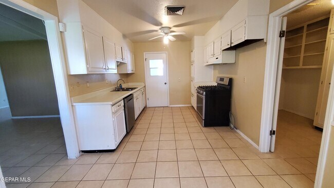 Building Photo - 332 Rio Verde Dr