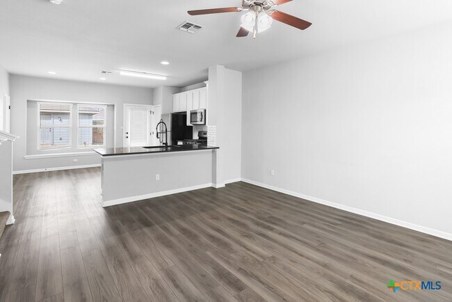 Building Photo - 105 Switchgrass St