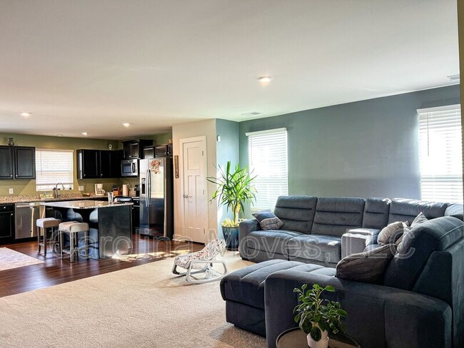 Building Photo - 111 Sylvester St