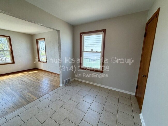 Building Photo - 9905 Iveland Dr