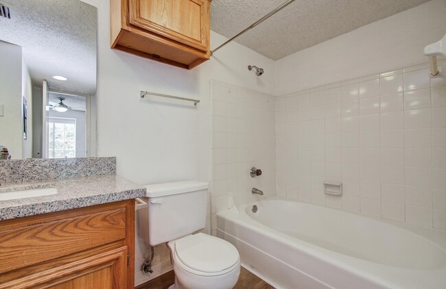 Building Photo - 12400 Overbrook Ln