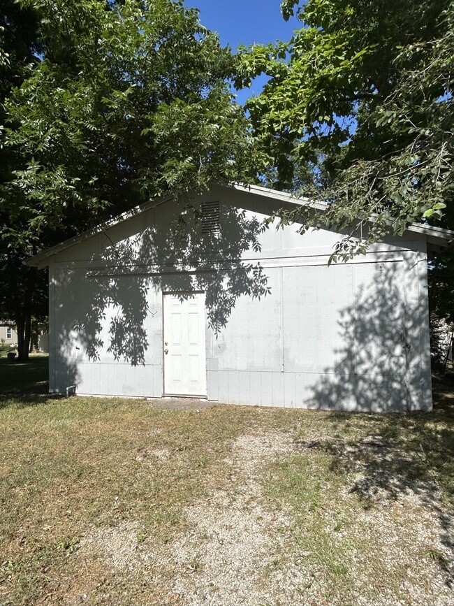 Building Photo - 519 N Birch St