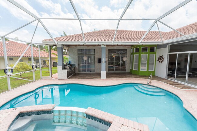 Building Photo - Live the Resort Life in Boca Raton - AVAIL...
