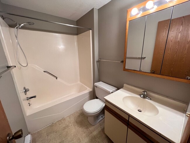 Building Photo - 2 BR 1ba on Benton Dr - Ready August 1st