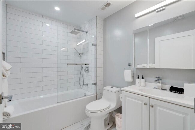 Building Photo - 150 S Independence Mall W