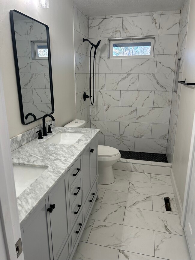 Building Photo - 244 Newport Rd