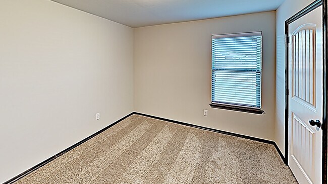 Building Photo - Beautiful 4 Bedroom Home in Mustang Schools!