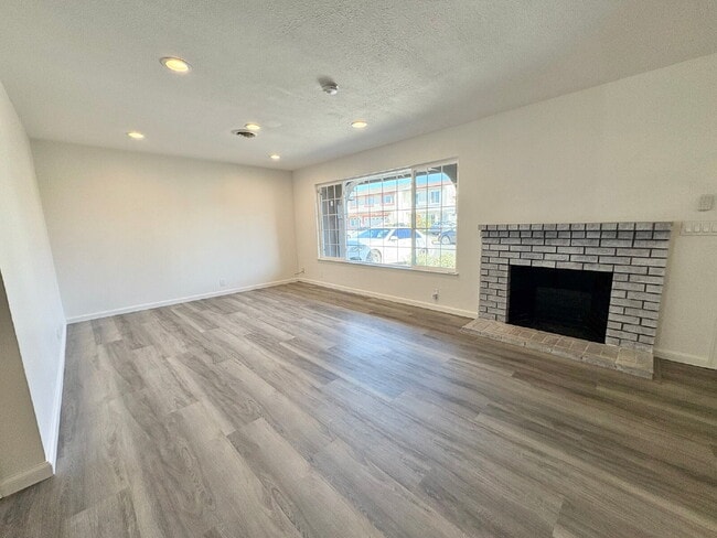 Building Photo - Spacious Single Family Home in Lakes & Birds Fremont