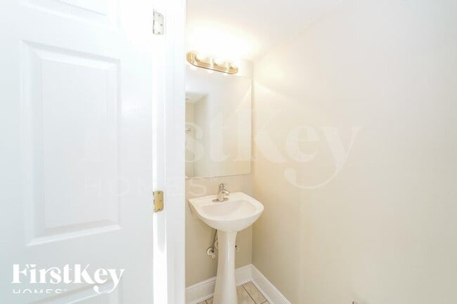 Building Photo - 10714 Opus Dr